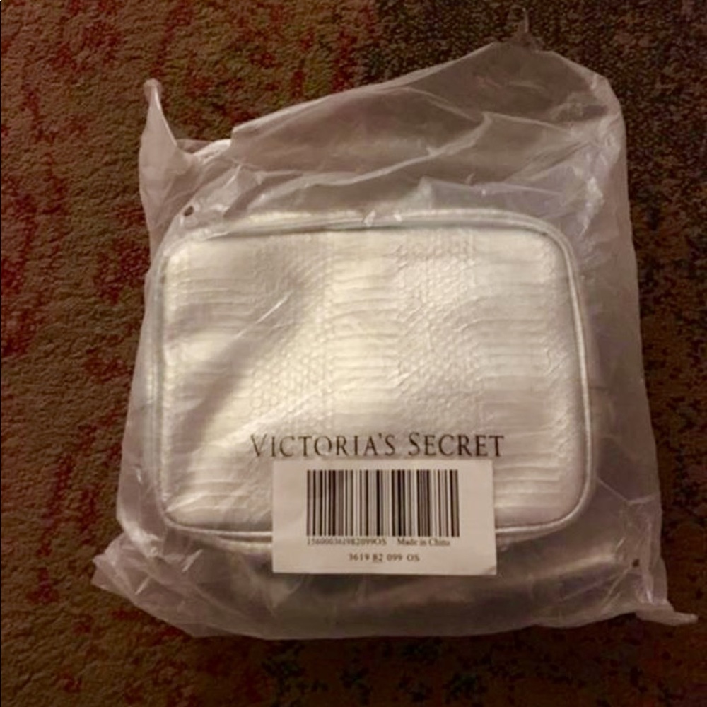 NWT Victoria Secret metallic bag with gold chain - Picture 6 of 7